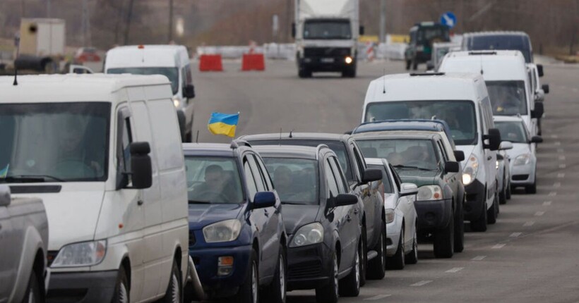 У черзі на кордонах України стоять 1286 вантажівки та 63 автобуси, - ДПСУ