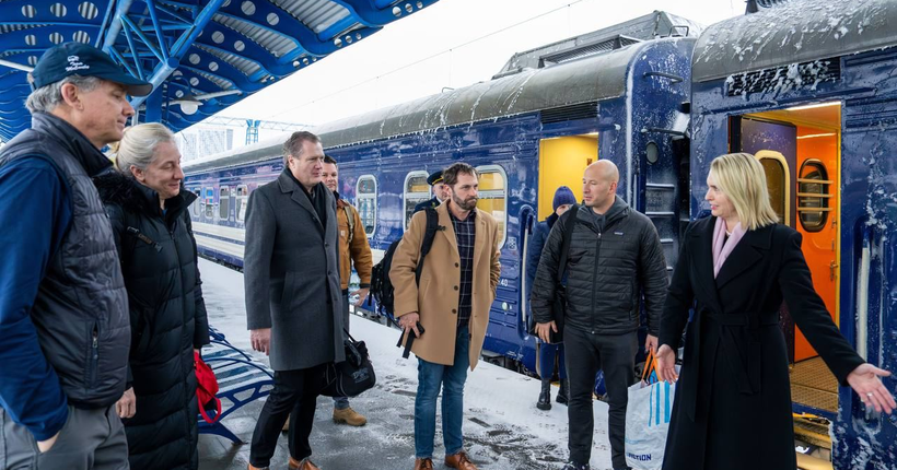 До Києва прибула двопартійна делегація Конгресу США на чолі з главою комітету з розвідки