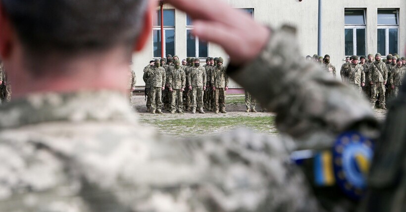 Новий закон про мобілізацію у питаннях і відповідях: від обов'язків і обмежень до відстрочки і доплат